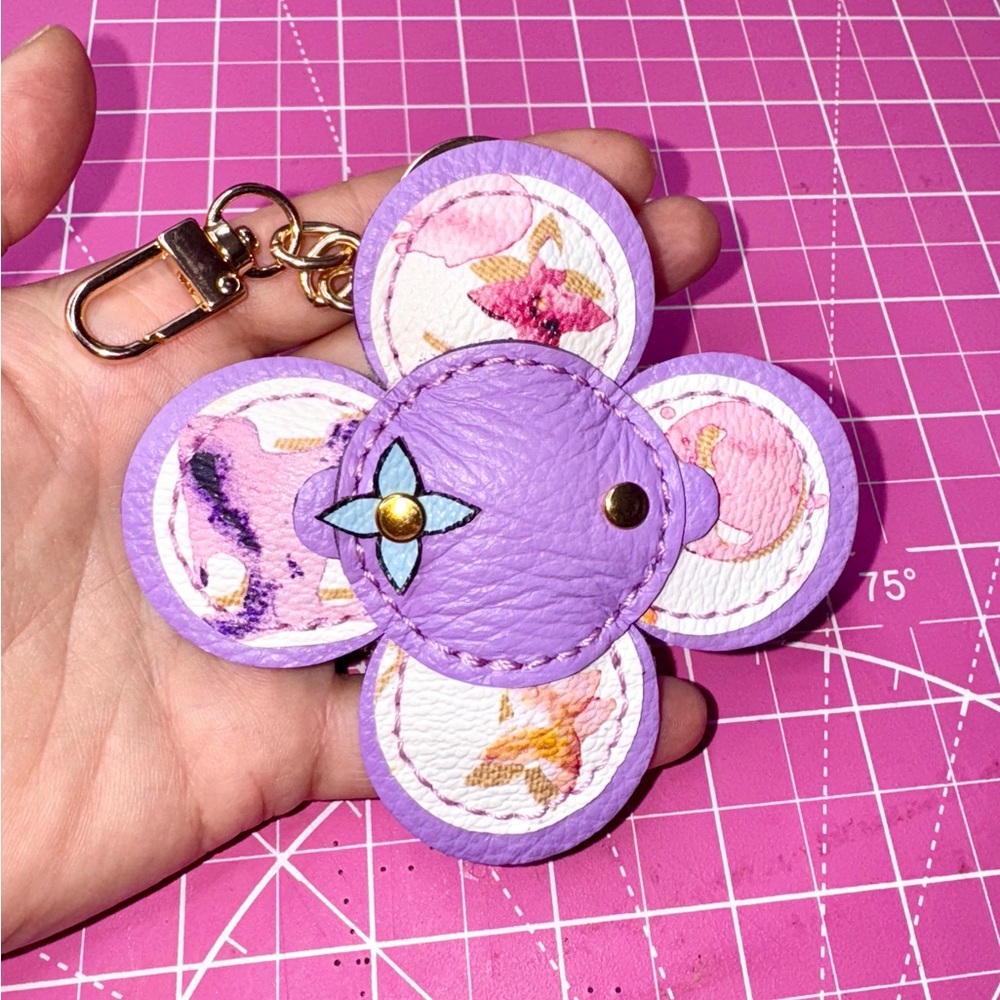 💜 Watercolor Aquarelle Vivienne Bag Charm Keychain Purple 💜